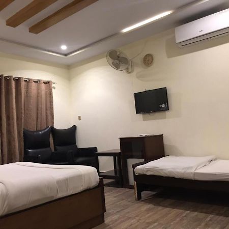 Hotel S.R. Lounge Multan Esterno foto