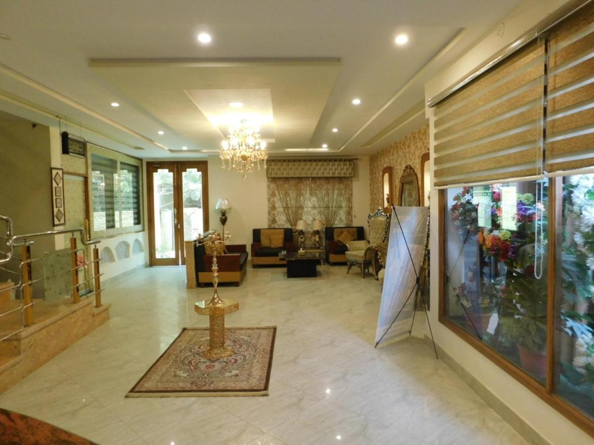 Hotel S.R. Lounge Multan Esterno foto