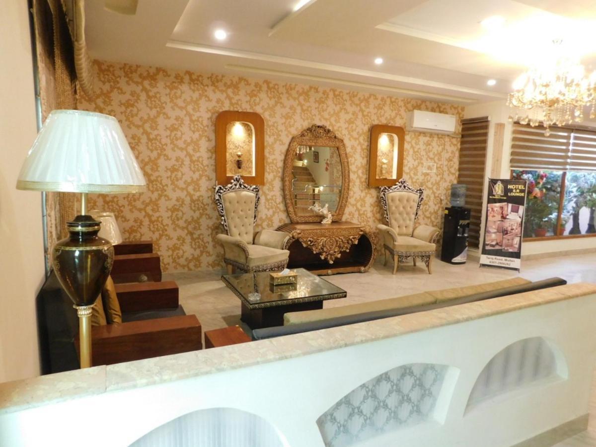 Hotel S.R. Lounge Multan Esterno foto