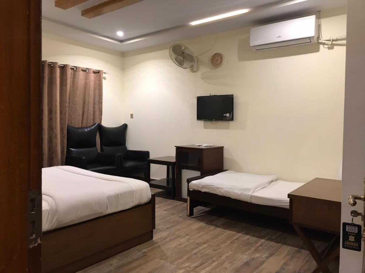 Hotel S.R. Lounge Multan Esterno foto