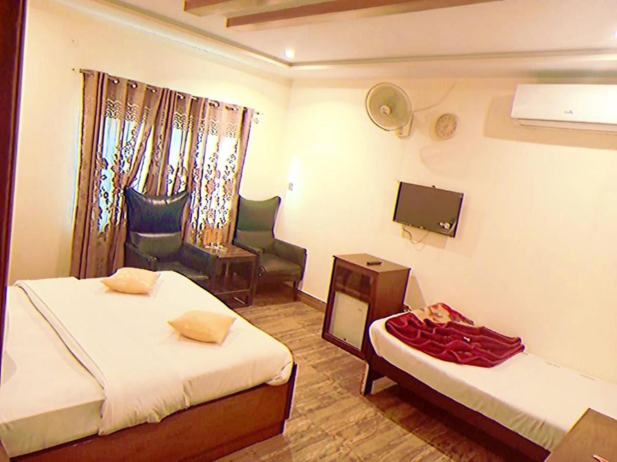 Hotel S.R. Lounge Multan Esterno foto