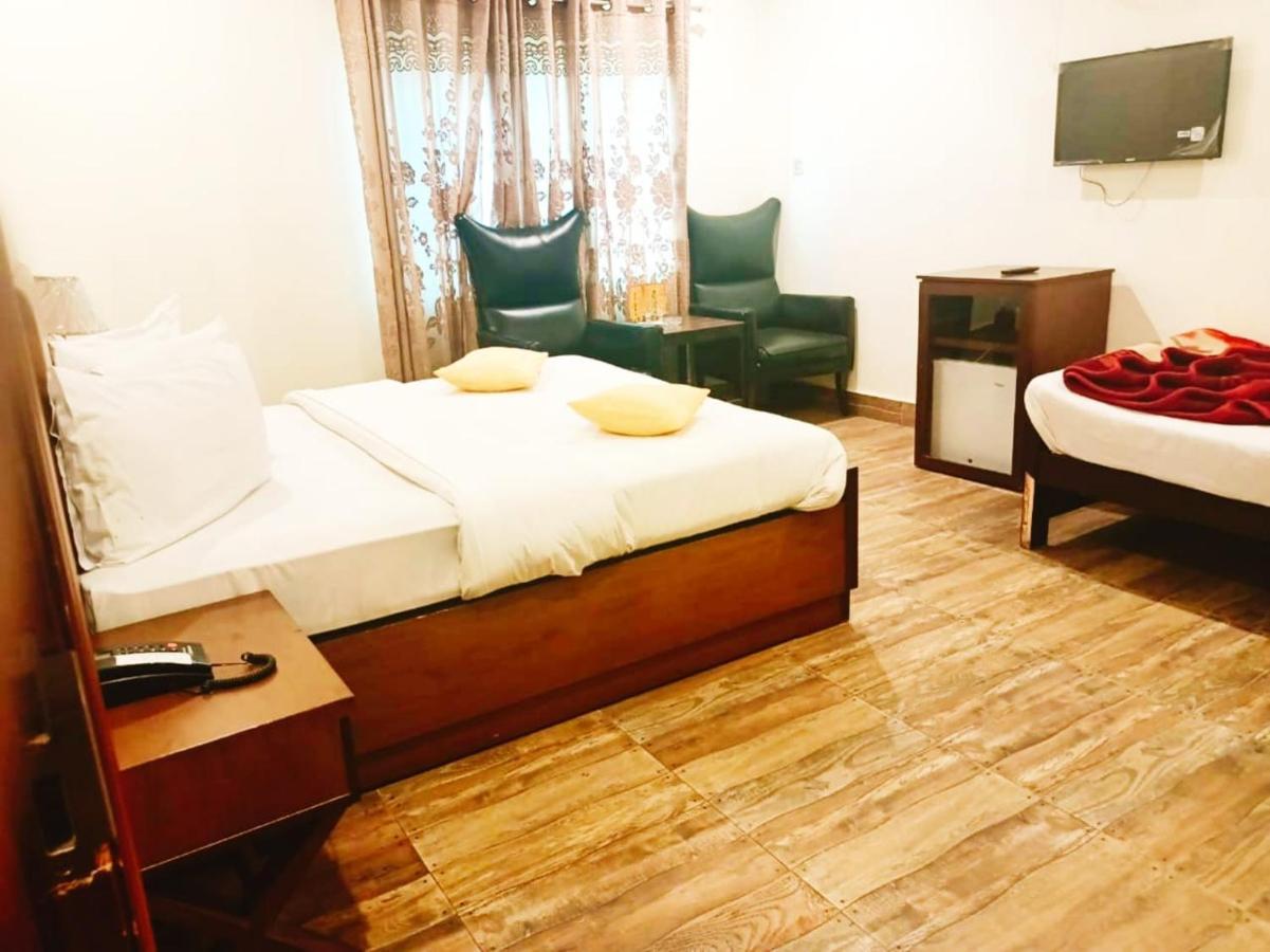 Hotel S.R. Lounge Multan Esterno foto