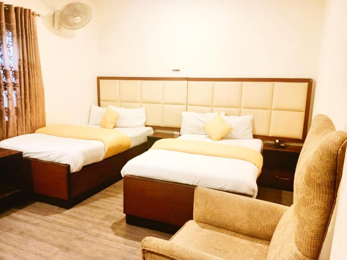 Hotel S.R. Lounge Multan Esterno foto