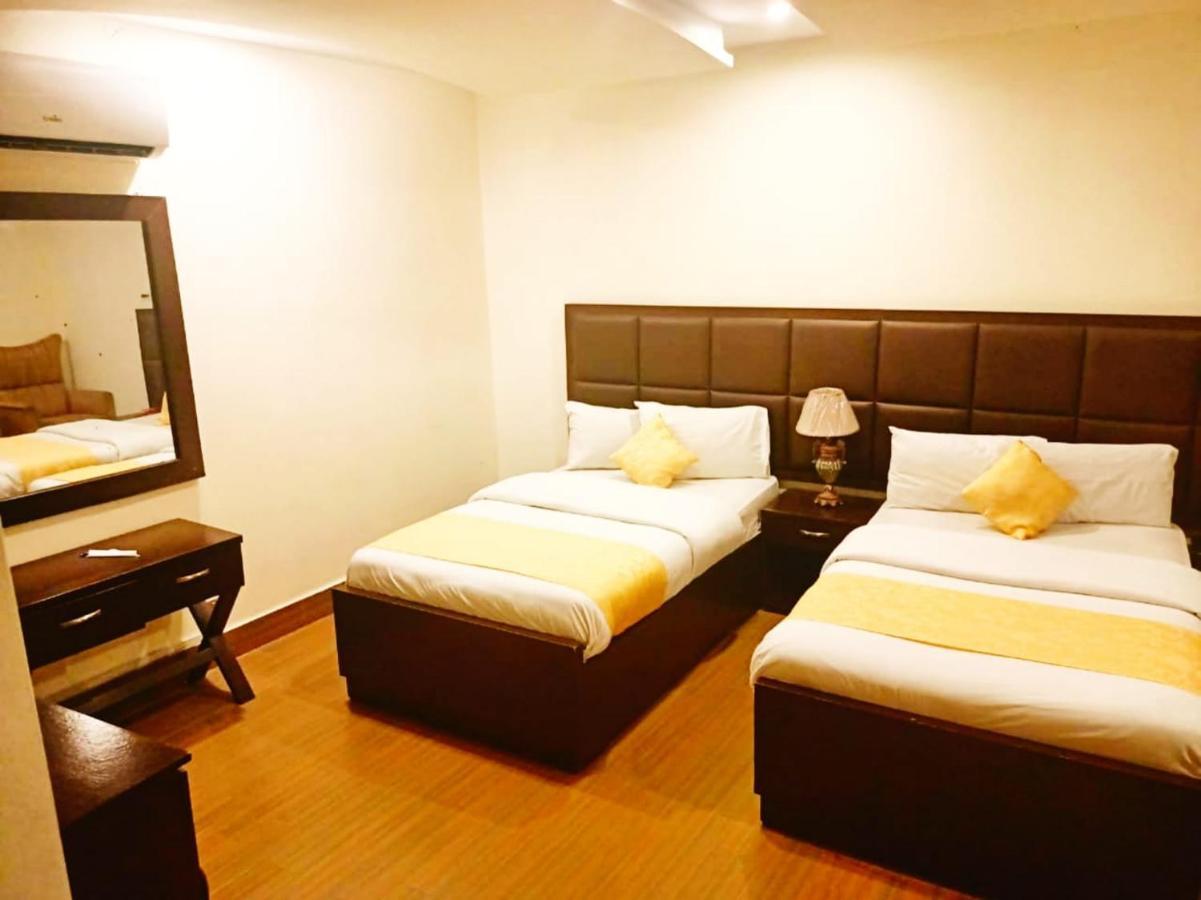 Hotel S.R. Lounge Multan Esterno foto