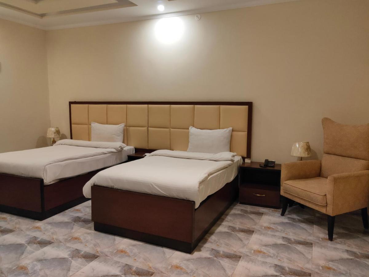 Hotel S.R. Lounge Multan Esterno foto
