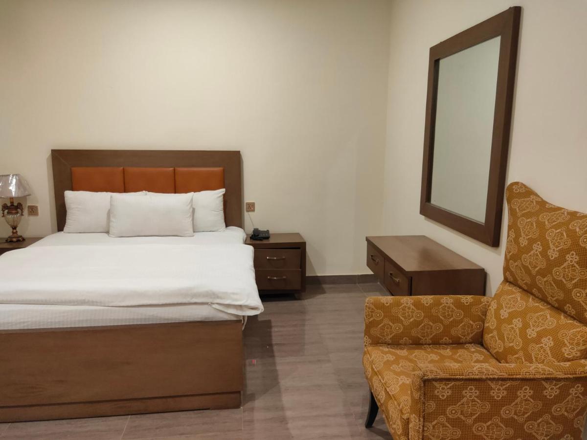 Hotel S.R. Lounge Multan Esterno foto