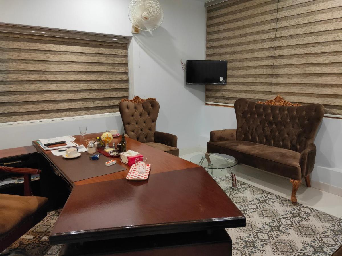 Hotel S.R. Lounge Multan Esterno foto