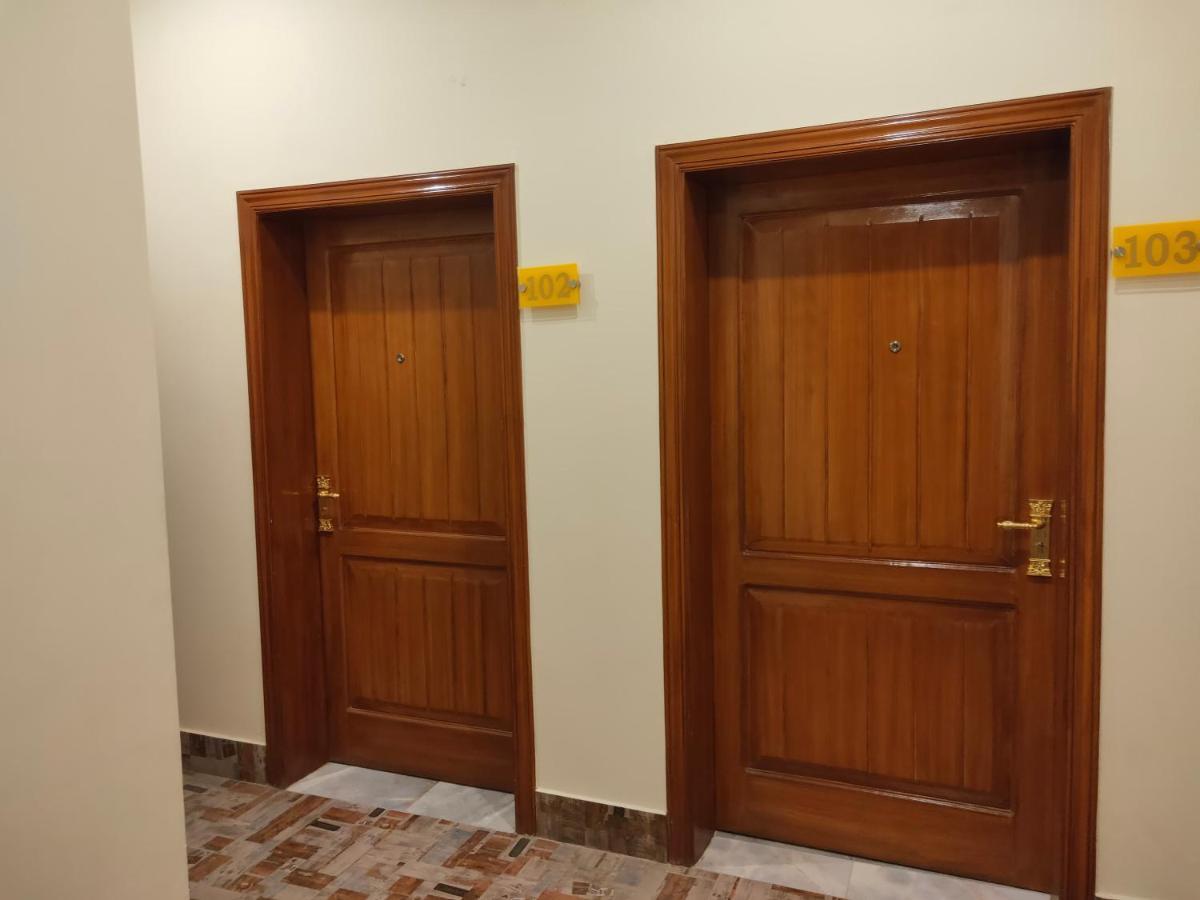 Hotel S.R. Lounge Multan Esterno foto