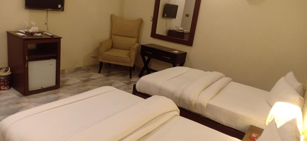 Hotel S.R. Lounge Multan Esterno foto