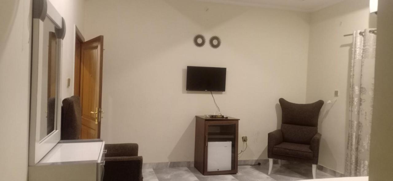 Hotel S.R. Lounge Multan Esterno foto
