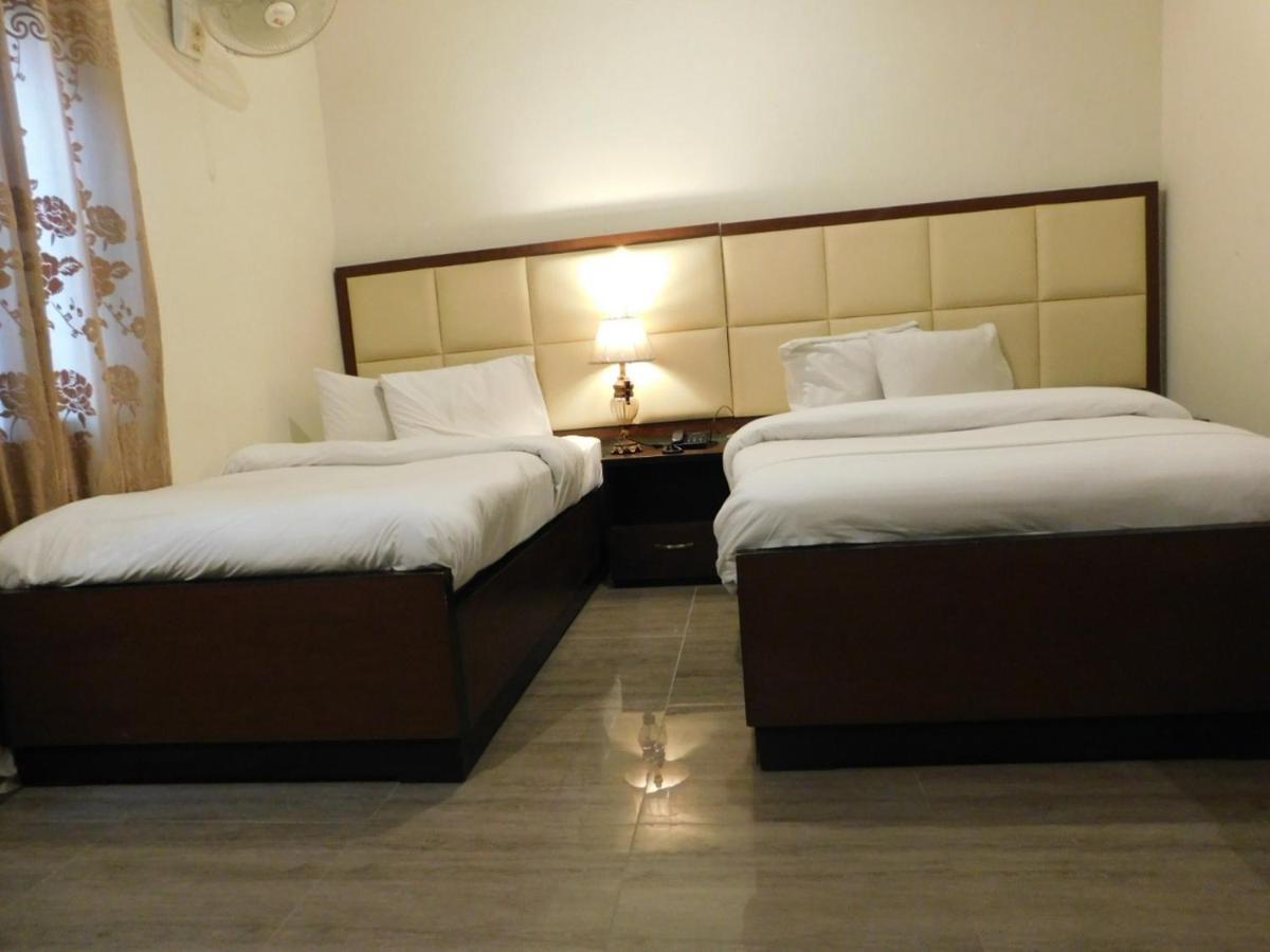 Hotel S.R. Lounge Multan Esterno foto