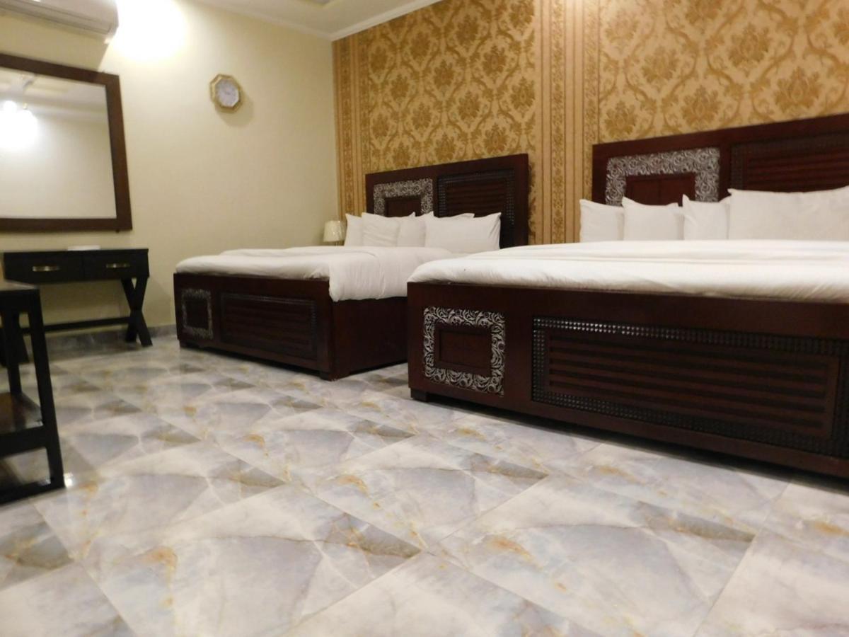 Hotel S.R. Lounge Multan Esterno foto